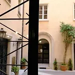 Beautiful Apartment Next To Piazza Di Spagna