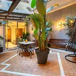 Hotel White