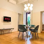 Luxury House & Secret Garden - Strategic Location, 100M To Metro B