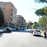 Bright Apartment Near San Pietro