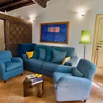 Trevi Fountain Apartment