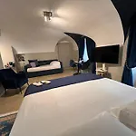 Rome Luxury Blue Suites- Imperial