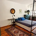 Cosy 1-Bed Studio Apartment In Roma