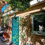 Cosy 1-Bed Studio Apartment In Roma