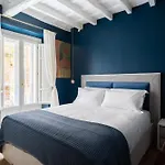 Elegance And Charm In Splendid Via Giulia