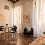 Librari 1 - Campo De\' Fiori - Amazing Location Apartment!