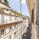 Spanish Steps Historic Apartment