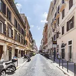 Spanish Steps Historic Apartment