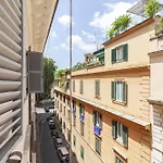 Spanish Steps Historic Apartment