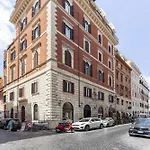 Spanish Steps Historic Apartment