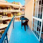 Charming & Quiet With Private Deck Next To Metro