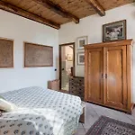 Cozy Home In Roma With Kitchen