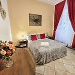Hosting Flats Guesthouse