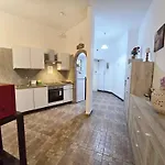 Hosting Flats Guesthouse