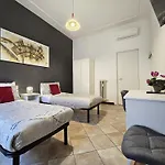 Hosting Flats Guesthouse