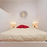 Modern Cozy Flat Trendy Area