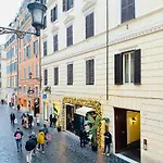 Trevi Fountain Elegant Apartment
