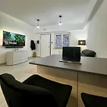 Elegant & Spacious 2Br 2Ba Unit With Private Patio
