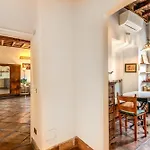 Flat With Lovely Views Near Piazza Navona