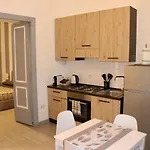 Cozy Holiday Home 200Mt From Metro C