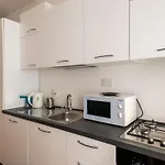 St Peter Apartment Metro At 3 Minutes