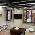 Casa Vicolo Moroni - Trastevere