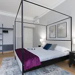 Piramide Deluxe Apartment