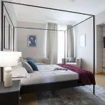 Piramide Deluxe Apartment