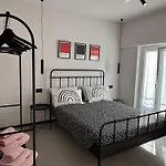 Urban Concept Santa Croce In Gerusalemme - Entire Apartment
