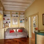 Condotti Ambassador Apartment