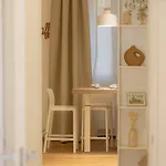 Colosseum Holidays - Three-Bedroom Apartment