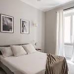 The Best Rent - Bright Flat Near San Pietro