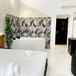 Ese Luxury Spa Suites - Elegant Jacuzzi Suite, Quiet&Central