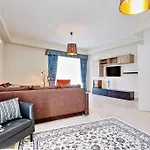 Oksana\'S Bernadette Apartment