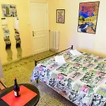 Casa Vacanza Frendy - Zona con Parcheggio Gratis sulla strada