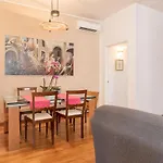 Colosseum Roomy Apartment