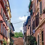 Iflat Trastevere Bianca\'S House