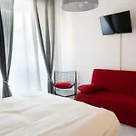 Re di Roma bright home