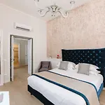 Rhea Silvia Luxury Navona