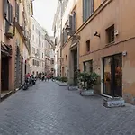 A peaceful retreat 2 minutes from Piazza Navona - FromHometoRome