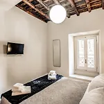 Trevi Fountain Superior 3 Bdr Apartment