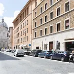 Sonder At Piazza Navona