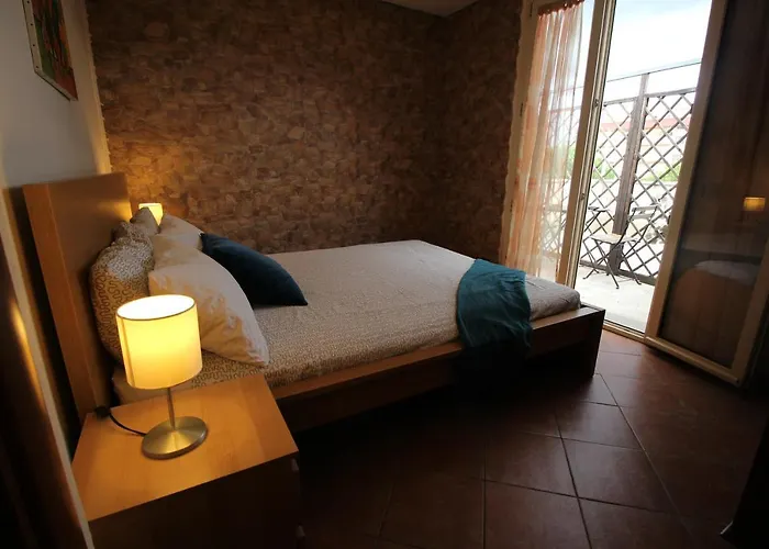 Attico con Jacuzzi, terrazzo e fibra