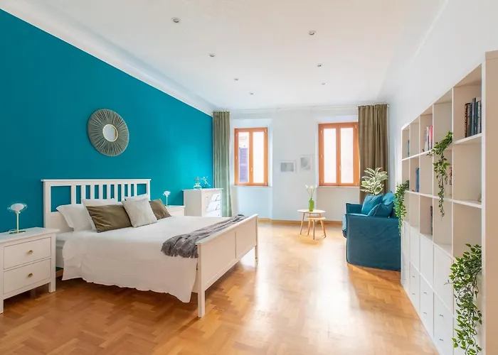 Iflat Spanish Steps Blue Apartment