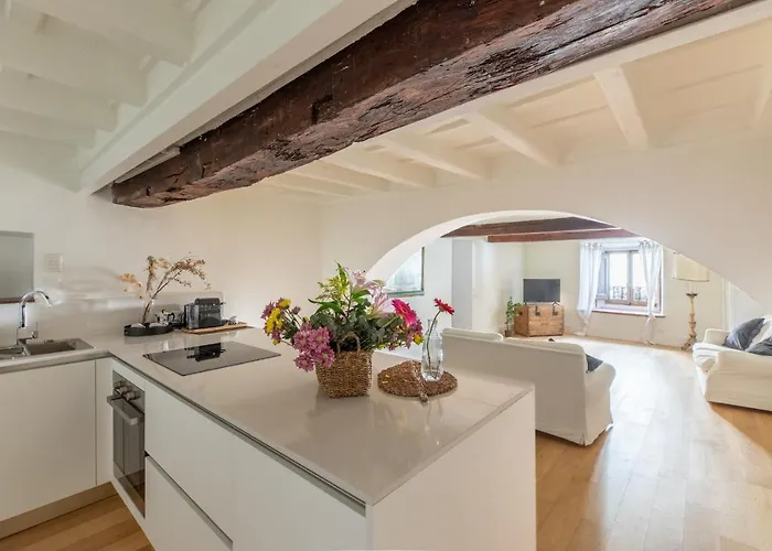 Iflat Elegant Apartment In Historical Building