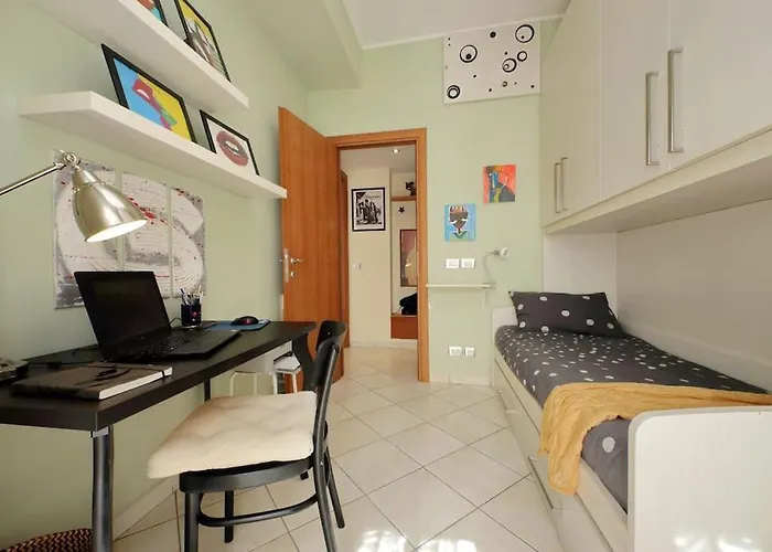 Relax Rome With 2 Balconies - 2 Bedroom Flat, 3Rd Floor With Lift, High Comfort, Quite, A Walk From Urban Train Station Gemelli And Metro A Stops Battistini & Cornelia Connecting To Center In 20 Minutes, 2 Steps From Bus Stop, Cycle Path, Groceries