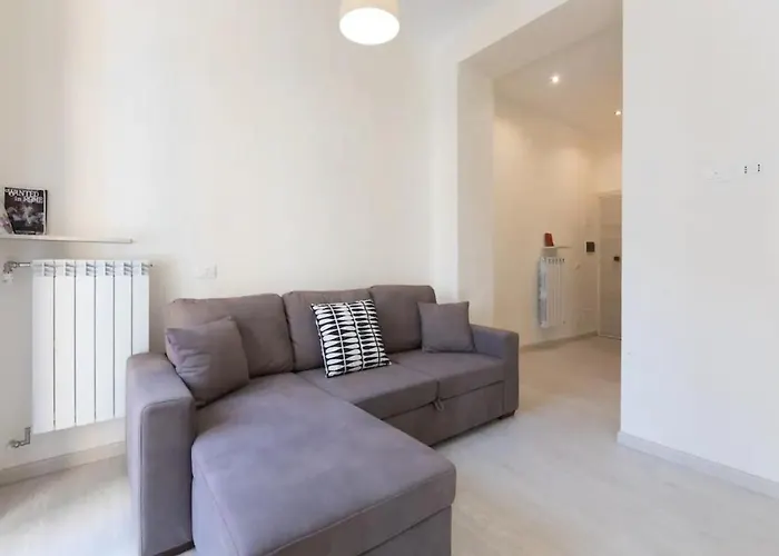 Quiet With Large Terrace In Spanish Steps Area
