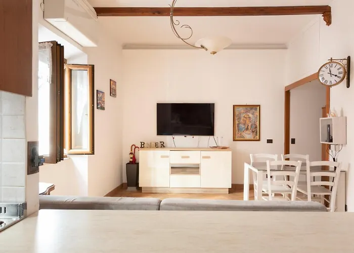 Elegant & Quiet Apartment Next To Colosseo