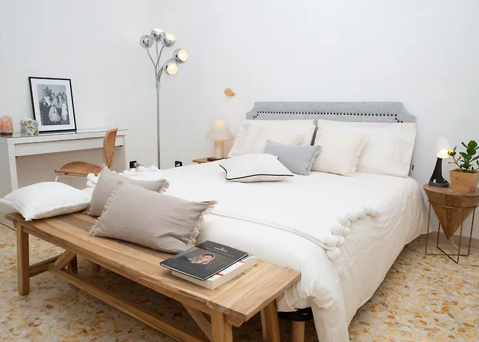 Mia Ginger, Stazione Trastevere Vicinanze