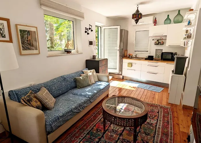Cosy 1-Bed Studio Apartment In Roma